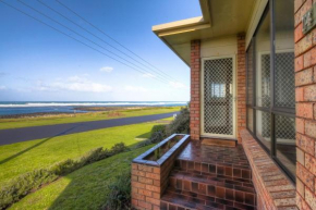 Swimmers Rest - uninterrupted panoramic ocean views - 1 Bedroom, Port Fairy